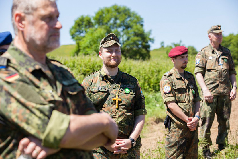 http://www.lux-fotografie.de/files/gimgs/th-8_07_Soldatenwallfahrt_Lourdes-0104.jpg