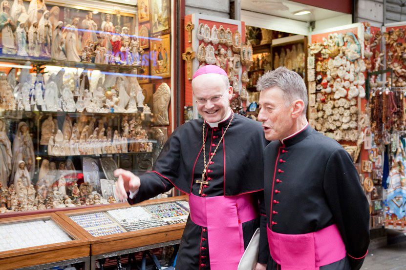 http://www.lux-fotografie.de/files/gimgs/th-8_18_Soldatenwallfahrt_Lourdes-1377.jpg