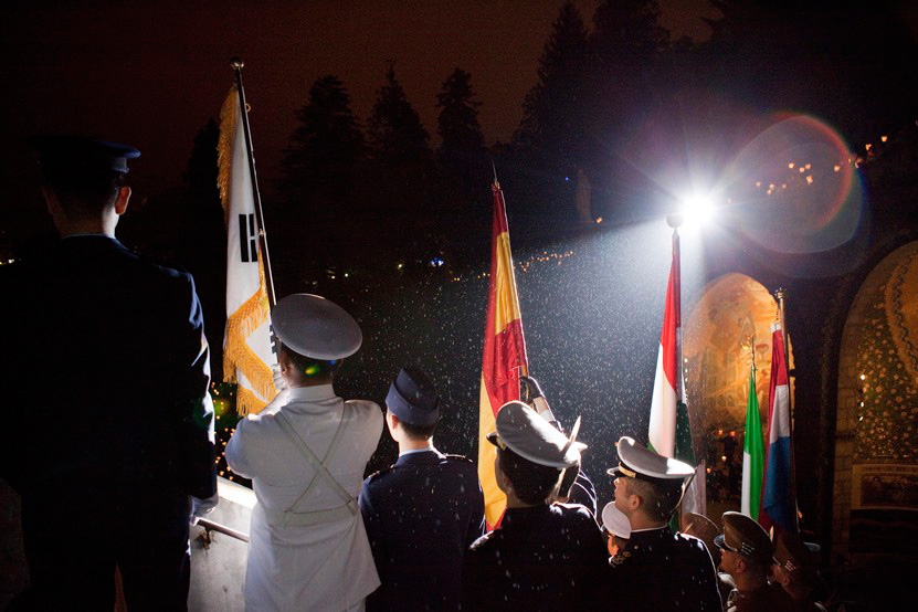 http://www.lux-fotografie.de/files/gimgs/th-8_23_Soldatenwallfahrt_Lourdes-1322.jpg