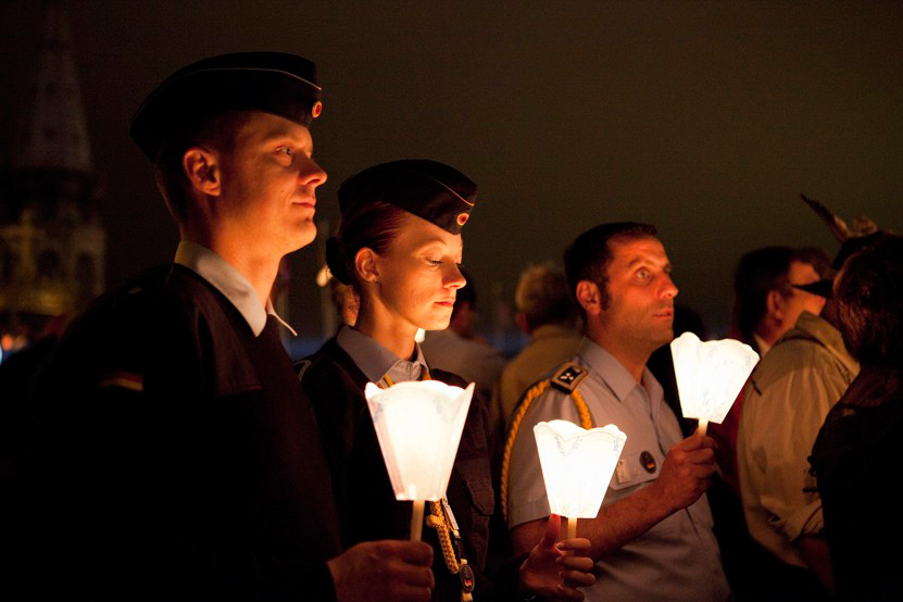 http://www.lux-fotografie.de/files/gimgs/th-8_24_Soldatenwallfahrt_Lourdes-1283.jpg